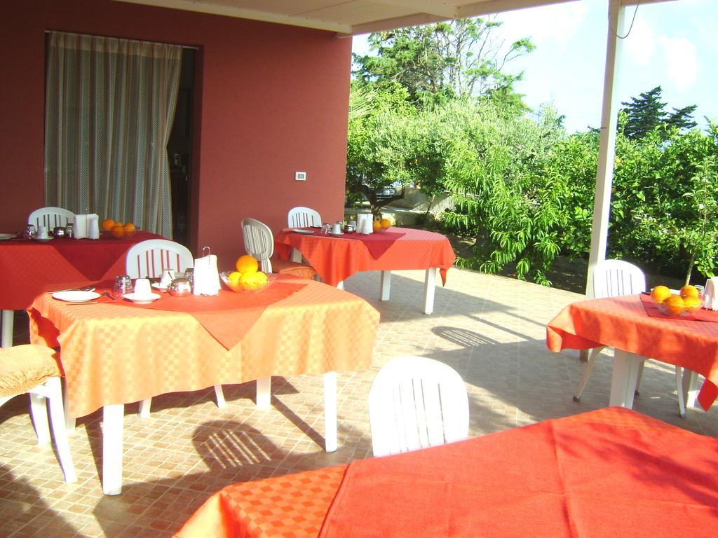 Bed and Breakfast Casolare Nelle Saline Torre Nubia Exterior foto