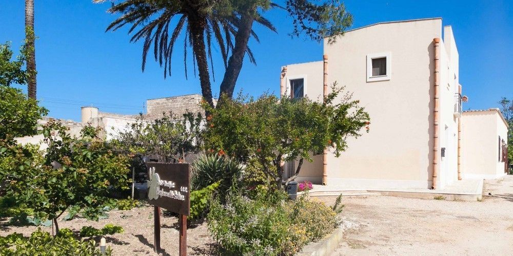 Bed and Breakfast Casolare Nelle Saline Torre Nubia Exterior foto